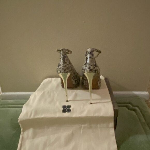BCBG MaxAzaria snake print stilettos - Picture 6 of 8